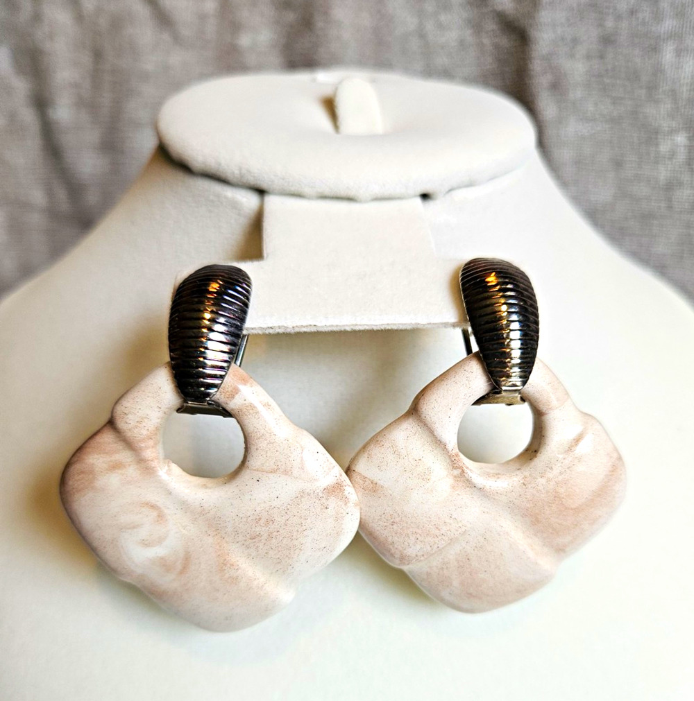 Ivory Plastic Dangle Drop Earrings Textured Silver Tone Leverback Vintage
